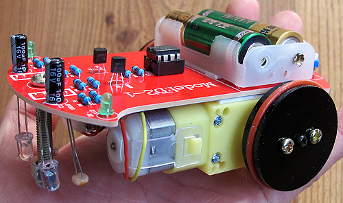 采用數(shù)字電路的循跡小車散件