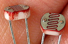 采用數(shù)字電路的循跡小車散件